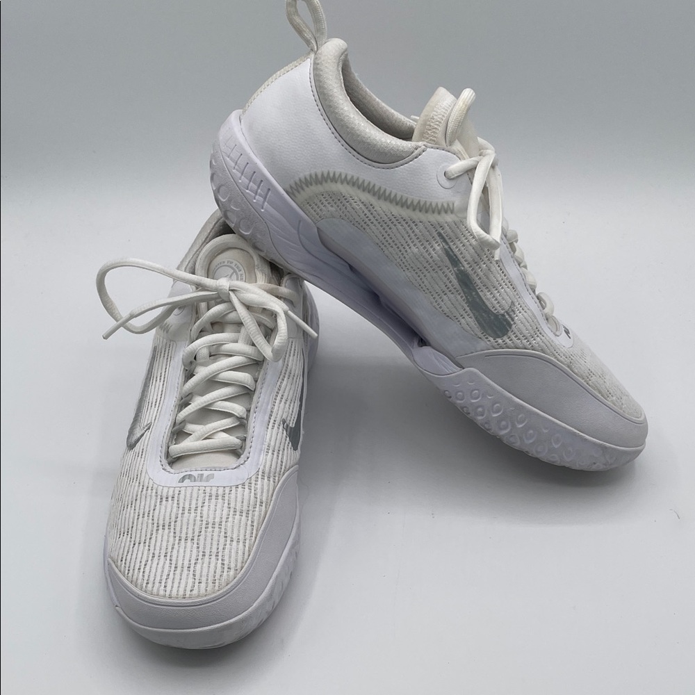Nike Air Court Zoom NXT Tennis Sneakers Women’s 10 Shoes DH0222-101 White Silver